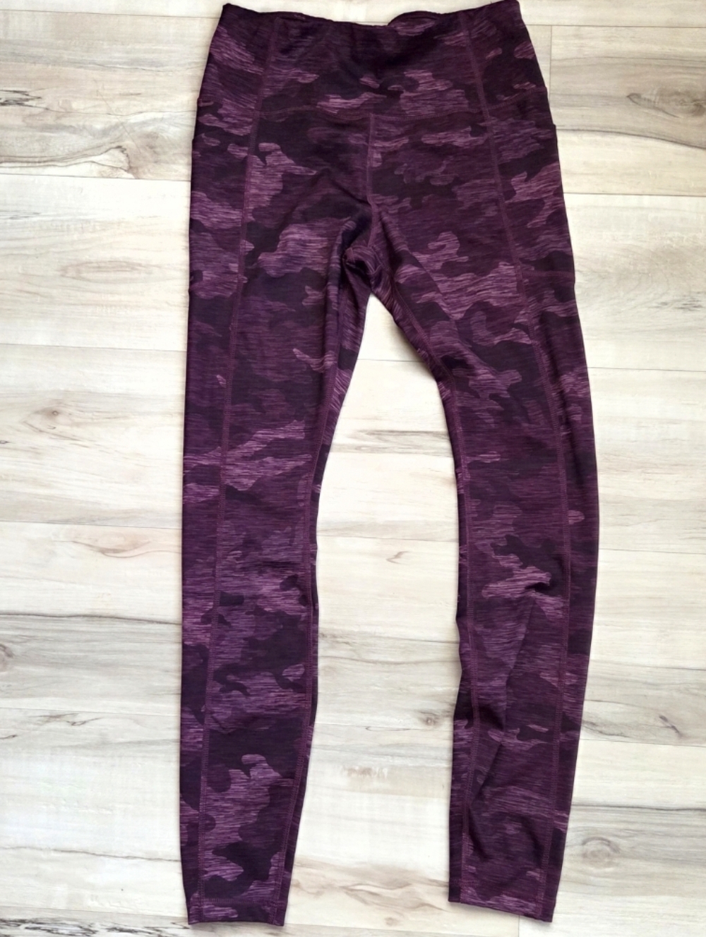AVIA Purple/Fuschia Camo Leggings w. Pockets Womens Small